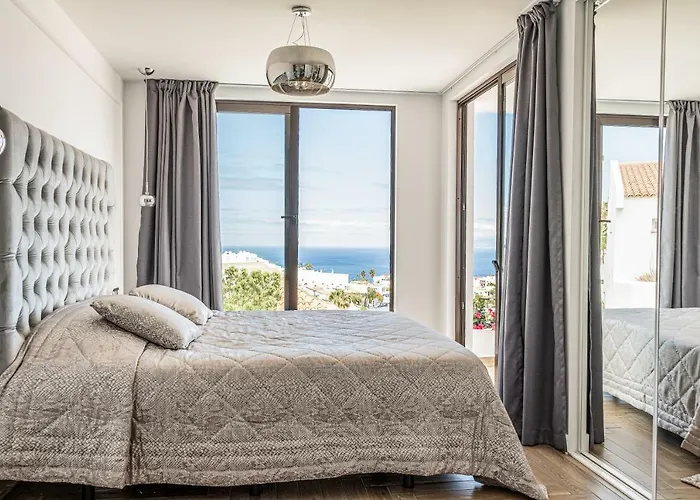 Апартаменти Casa Calma - Modern House With Panoramic Sea View